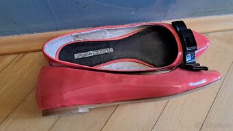 Korálové lodičky-lakovky Buffalo London,vel.39 - 2