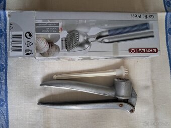 Prodám lis na česnek - 2