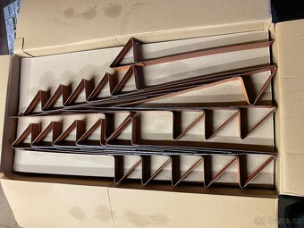 Protisněhový hák cihlově červená - 2