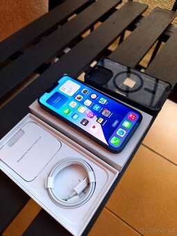 iPhone 14 - komplet balení + zdarma MagSafe PanzerGlass kryt - 2