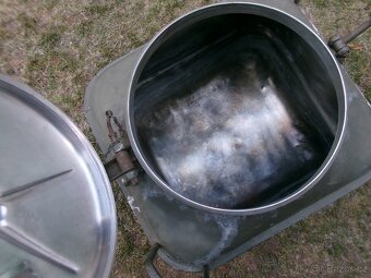 prodám příslušenství k vojenské kuchyni-kotel, velké modře s - 2