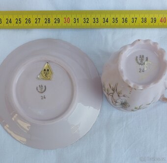šálek s podšálkem, růžový porcelán z Chodova - 2