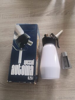 Šlehačkova láhev - 2