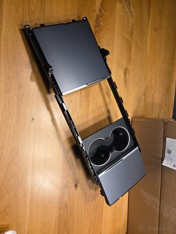 Středová konzole Tesla Model 3 - použitá - 2