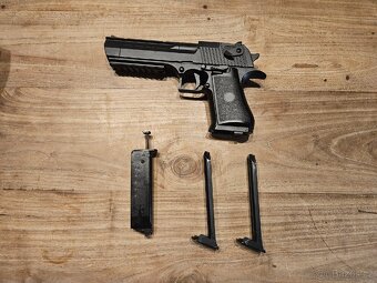 Airsoft pistole, prislusenstvi - 2