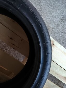 Závodní pneu slick Michelin 24/64-18 - 2