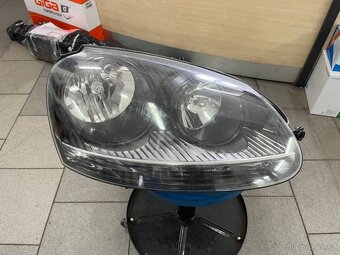 VW Golf V přední světlomety originál - 2