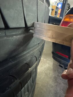 215/35R18 - 2