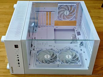 Montech XR White (Tvrzené sklo / ARGB) - 2
