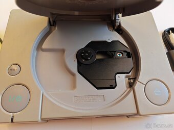 Playstation 1 plus hry atd. - 2