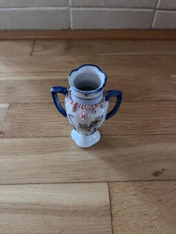 Porcelánová vázička do tvaru amfory - 2