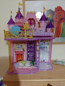 Prodám Mattel Disney princezny královský hrad - 2