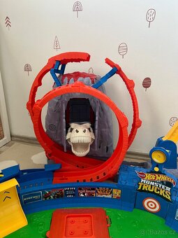 Hot wheels dráha dinosaurus - 2