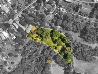 Výjimečný pozemek 8.483 m2 v oblasti Kokořínska s hotovým pr - 2