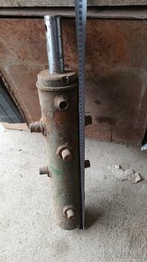 Hydraulický píst, velký - 2