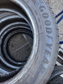 205 55 16" GoodYear EfficientGrip - 2