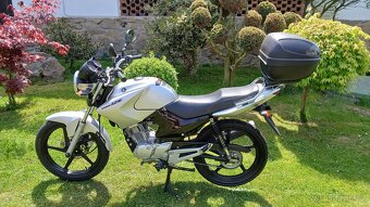 Yamaha YBR 125 pouze 10590 km - 2