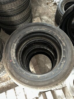 Dunlop 215/60R17 - 2