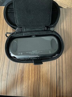 Prodám Playstation Vita. Jako nová - 2