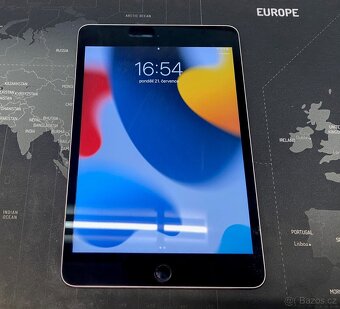 Apple iPad mini 4 16GB - 2