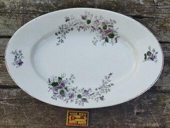 Starý oválný porcelánový tác s fialkami - 2