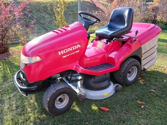 Zahradní traktor Honda HF 2417 - 2