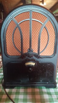 Staré funkční rádio Telefunken 270 po opravně u odborníka. - 2