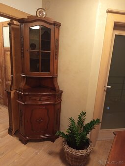 Starožitná rohová skříňka - 2