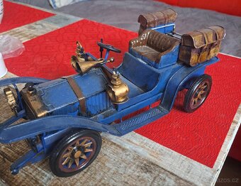 Plechové staré autíčko - 2