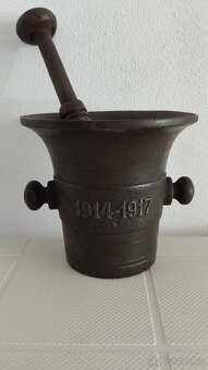 Starý válečný litinový hmoždíř s dělem a rokem 1914-1917 - 2