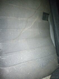 BMW E 30 zadní sedadlo - 2