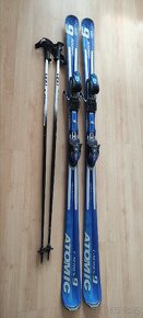 Prodám lyže Atomic délka 180 cm,hůlky Leky, přilba - 2