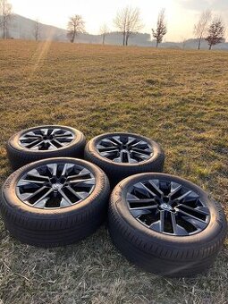 Prodám originál Toyota ALU černé disky R19 + pneu - 2