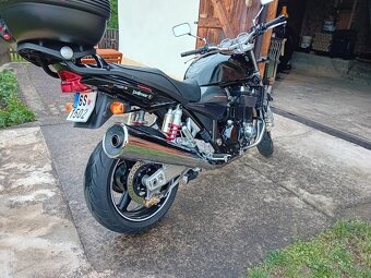 Suzuki GSX 1400 - 2