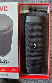 Přenosný bezdrátový reproduktor JVC XS-E622B černý - 2