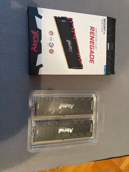 Kingston FURY Renegade RGB 16GB (2x8gb) DDR4 3600MHz CL 16 - 2