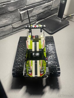 LEGO Technic 42065-Pásový závoďák - 2