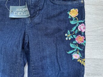 NOVÉ Dámské džíny Skinny fit s vyšívanými květy, vel. 34 - 2