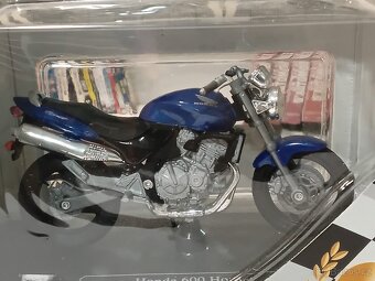 Model honda hornet - 2