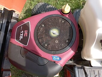 zahradní traktor, traktůrek, sekačka, - 2