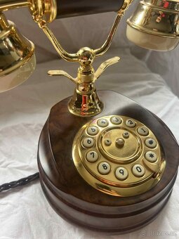 Starý telefon - 2