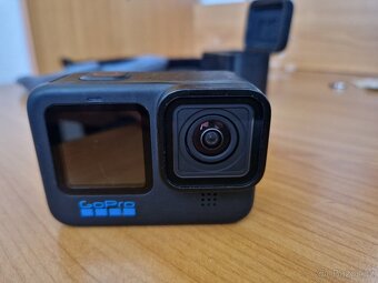Akční kamera GoPro 10 + dálkový ovladač + příslušenství - 2