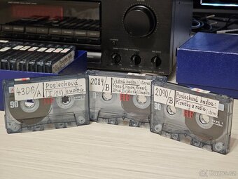 Sony HF90, 18 kazet v krabičce - 2