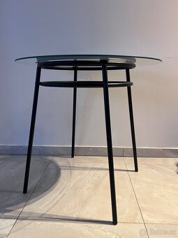 Kulatý skleněný stůl - 2