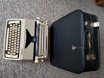 Prodám kufříkový mechanický psací stroj CONSUL - 2