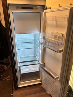 Vestavěná lednice Siemens + skříň - 2