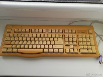 Historická klávesnice KME - 2