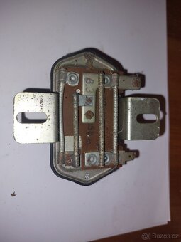 Relé Citroen 2CV? - 2