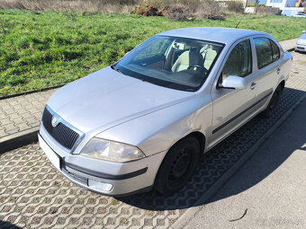 Škoda Octavia 1.6 FSI DSG Elegance - 2
