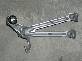 Suzuki GSXS-R600/750 - Držák stupačky pro MR 2008 - 2010 - 2